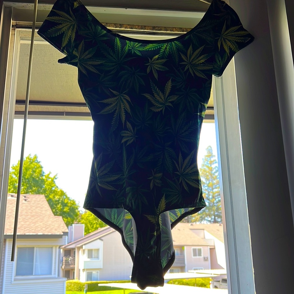 *Rare* woah dude cap sleeve body suit